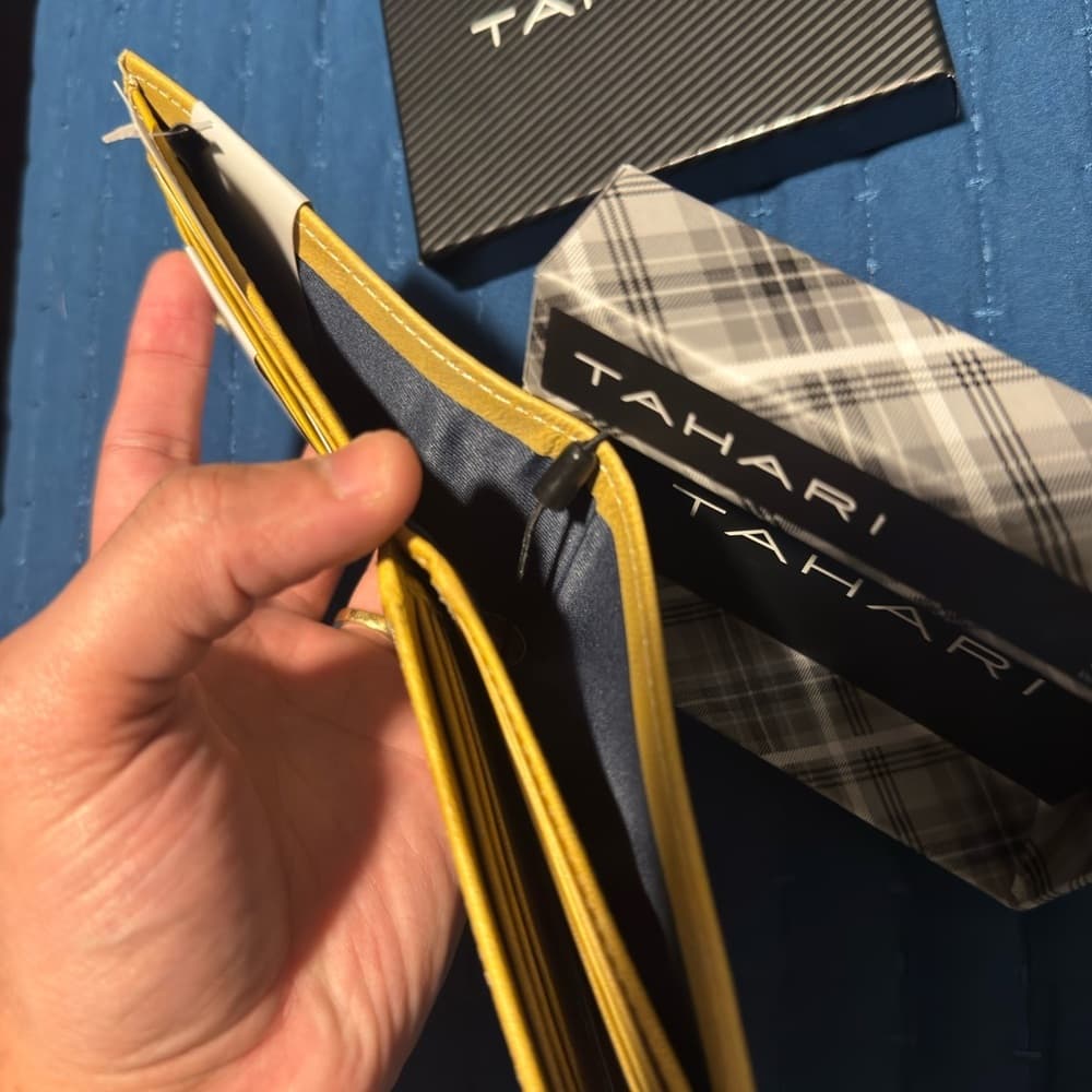 Tahari‎ Yellow Leather Key & Card Holder Minimalist Design - Thumbnail 4