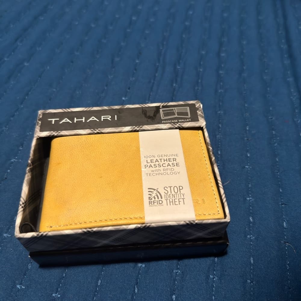 Tahari‎ Yellow Leather Key & Card Holder Minimalist Design - Thumbnail 6