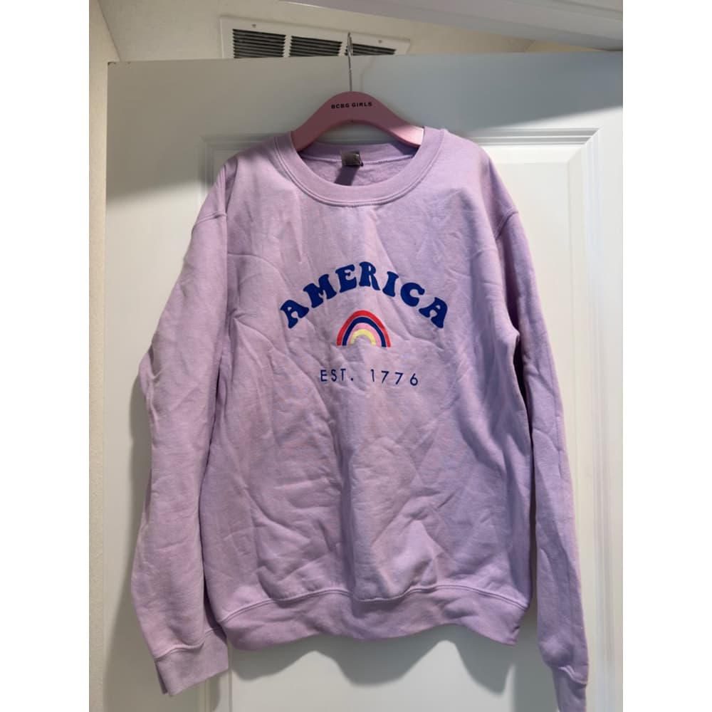 Women’s Gildan Sweatshirt Size S Purple America Est.‎ 1776