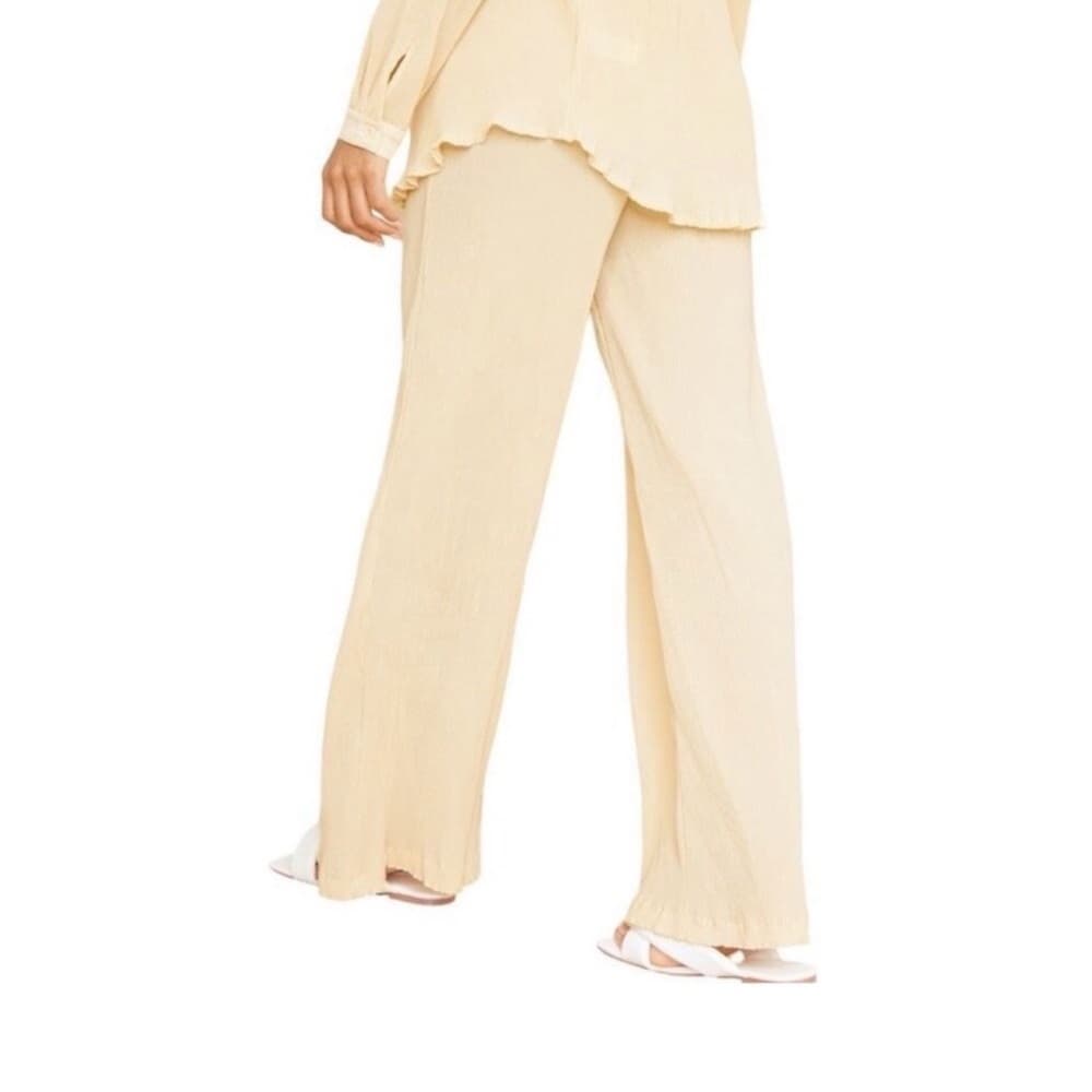 NWT PrettyLittleThing Cream Plisse High Waisted Wide Leg Trousers - Thumbnail 3