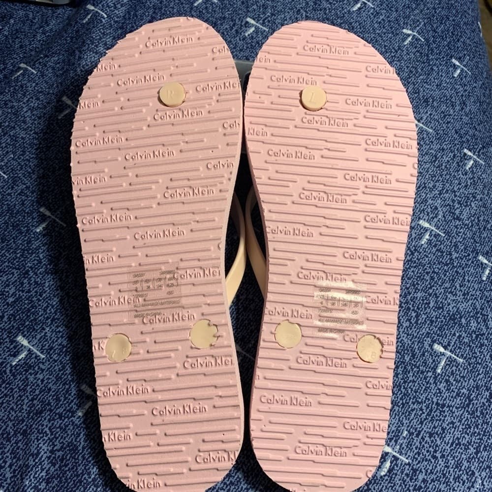 Light Pink & White Calvin Klein Women’s 8 - Thumbnail 4