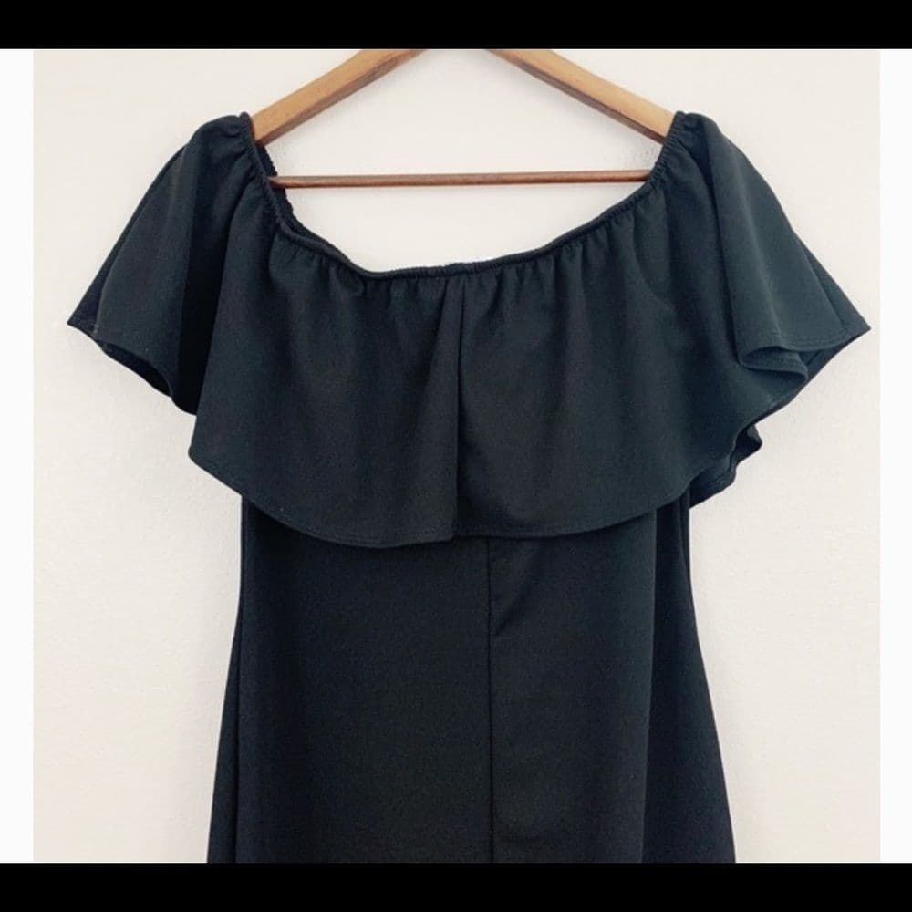 🆕Woman’s Black Ruffle Off Shoulder Mini Dress
