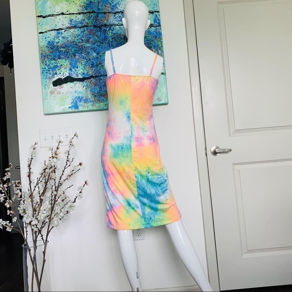 B Famous Woman’s Dress - Thumbnail 3