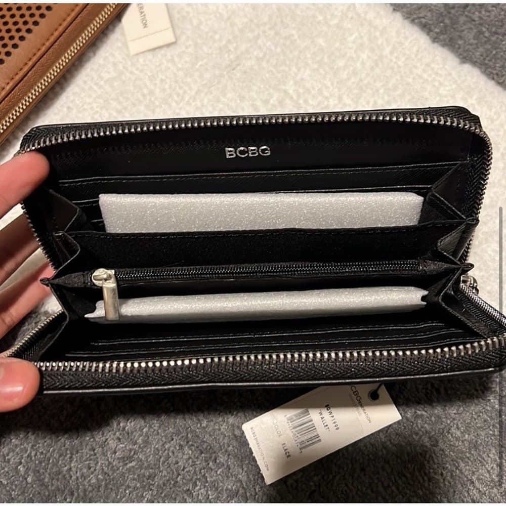 BCBGMAXAZRIA Women's Black wallet - Thumbnail 2