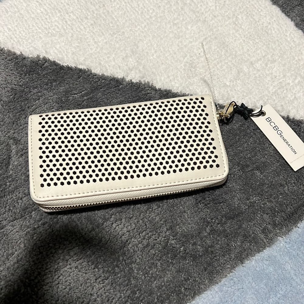 BCBGeneration Cream Perforated Zip Wallet - Thumbnail 4