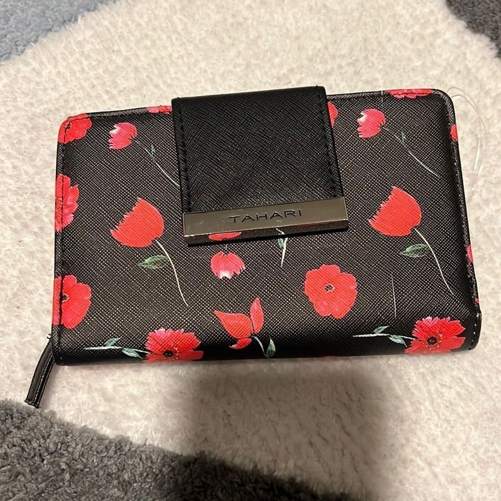 Women’s Tahari Wallet - Thumbnail 6