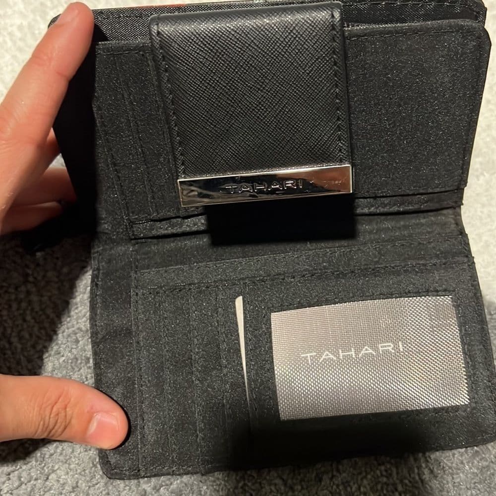 Women’s Tahari Wallet - Thumbnail 2
