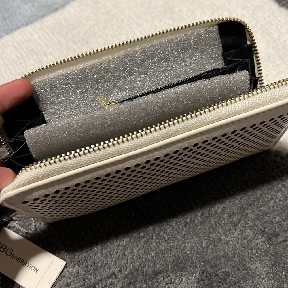 BCBGeneration Cream Perforated Zip Wallet - Thumbnail 2