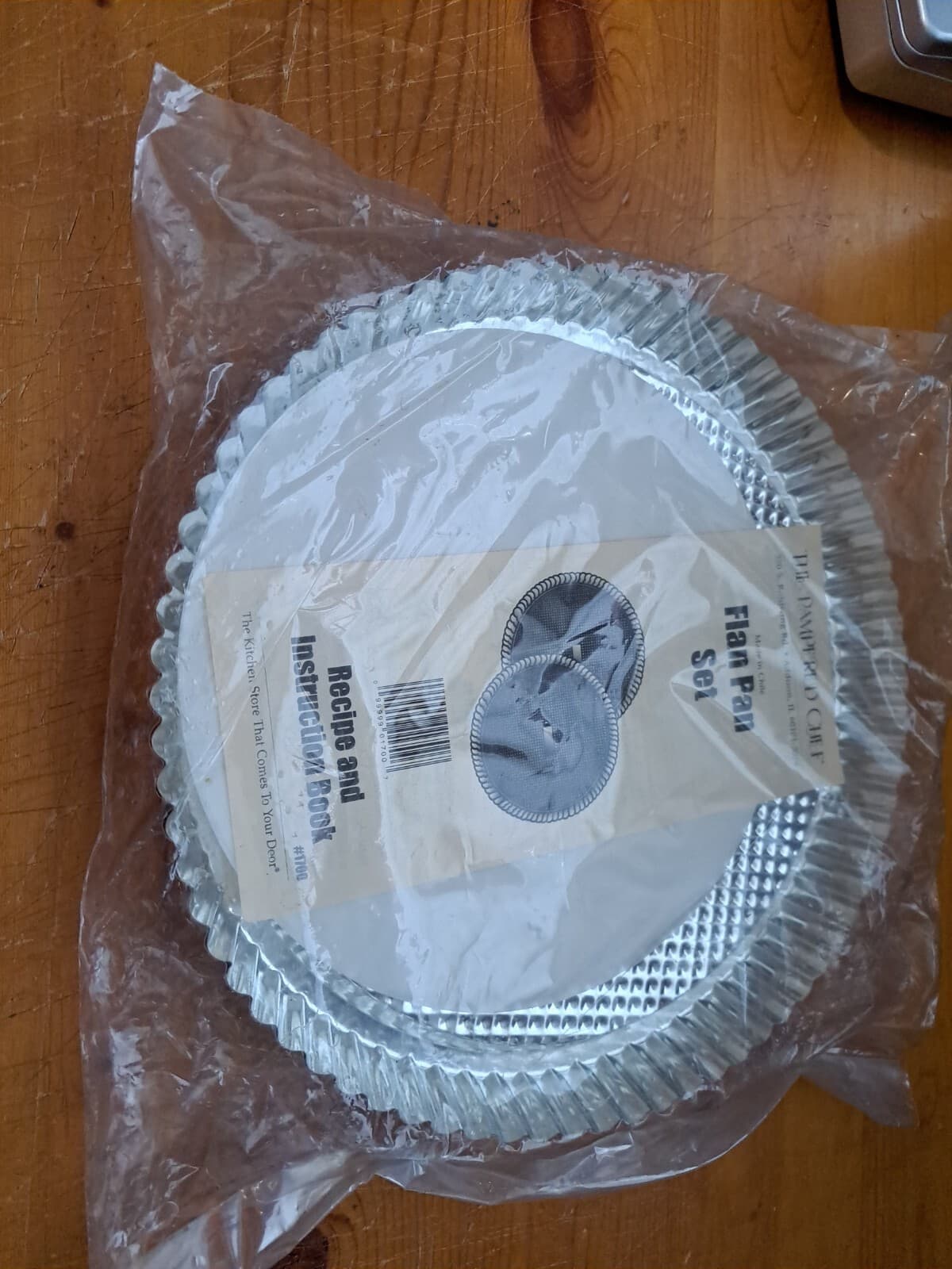 Pampered Chef 10" Flan Pan Set 2 Fluted Baking Tart Quiche Recipe Pamphlet NEW - Thumbnail 4