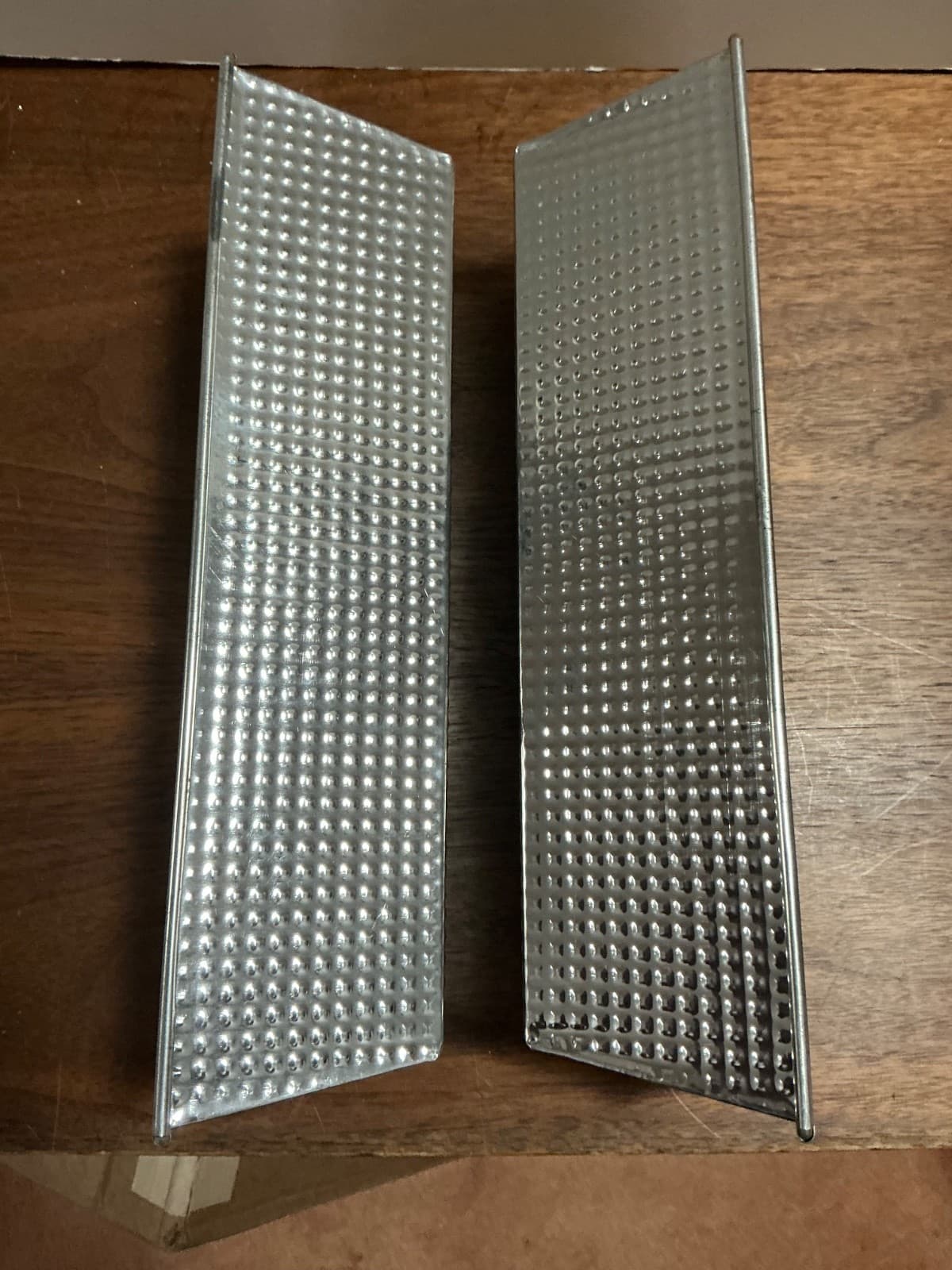 SCI Chile Aluminum Bread Loaf Pan 12" Textured Heavy Duty Rectangle Set of 2 - Thumbnail 3