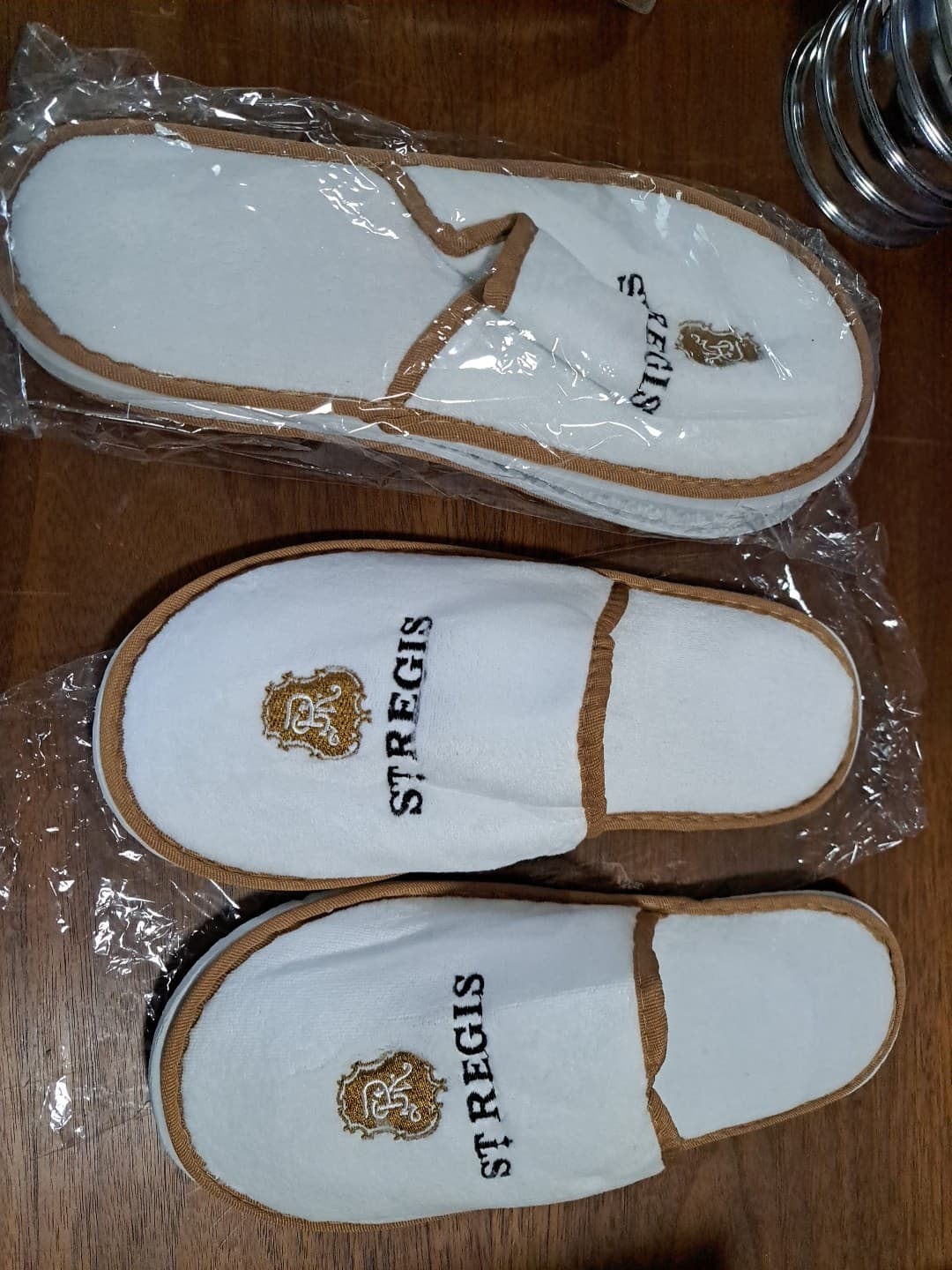 St Regis Gold Logo Hotel Spa Travel Slippers Lot Of 2 NEW Sealed - Thumbnail 3
