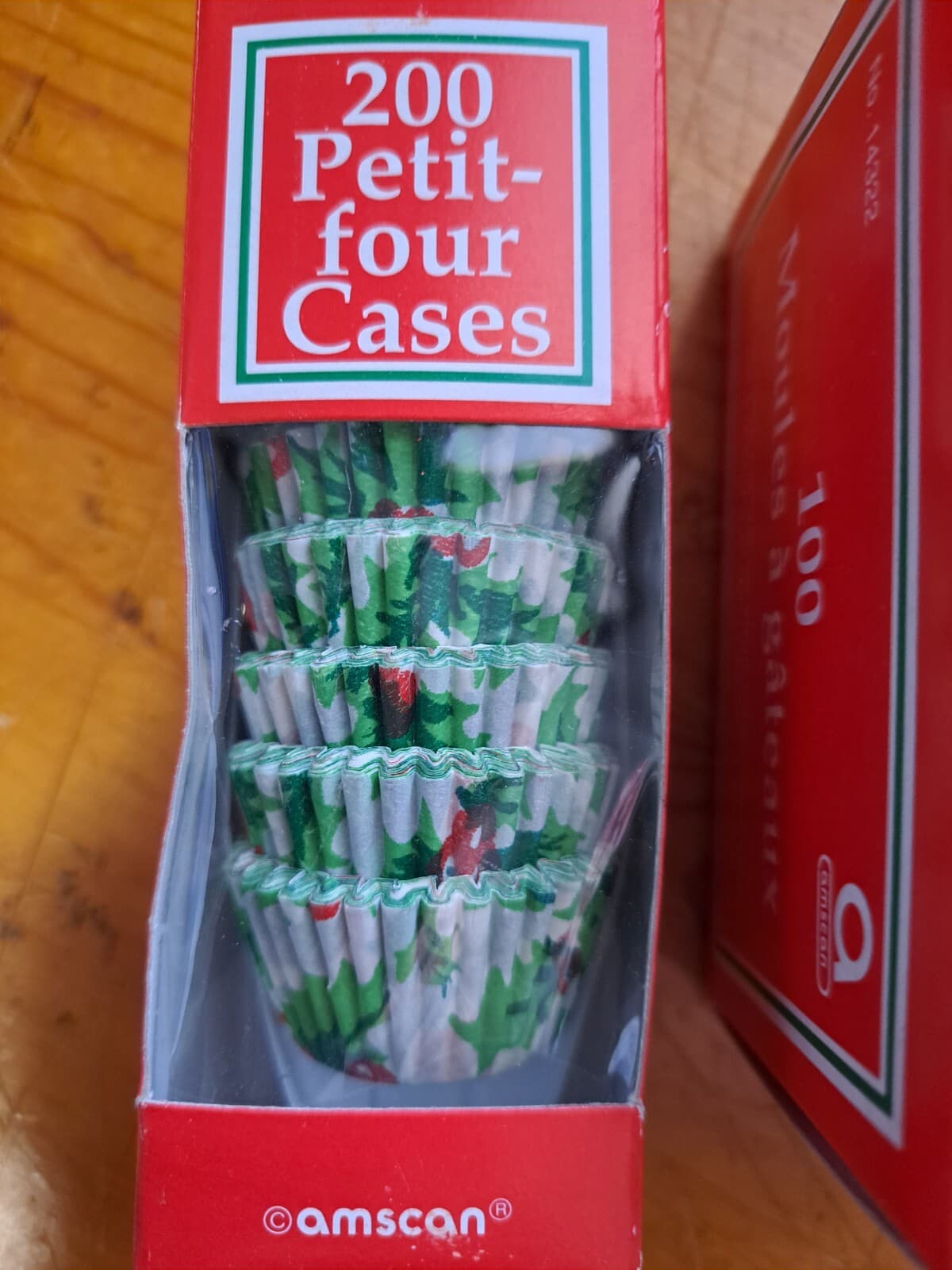 Amscan Christmas Baking 200 Petit-Four Cases Moules 100 Cupcake Liners Holly NOS - Thumbnail 4