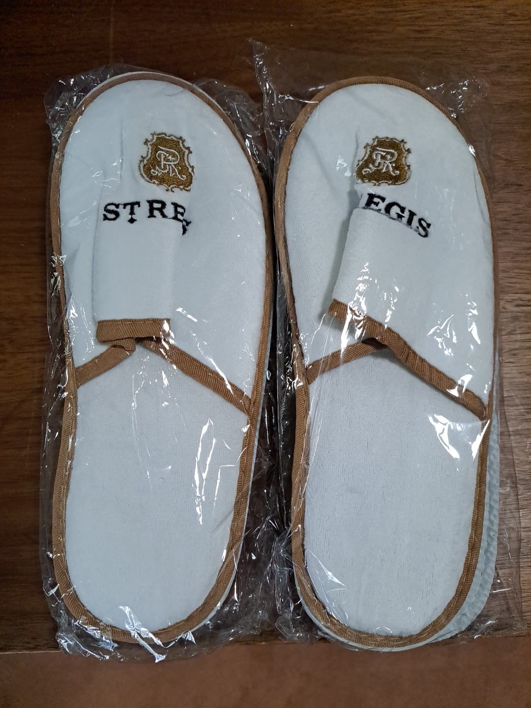 St Regis Gold Logo Hotel Spa Travel Slippers Lot Of 2 NEW Sealed - Thumbnail 4