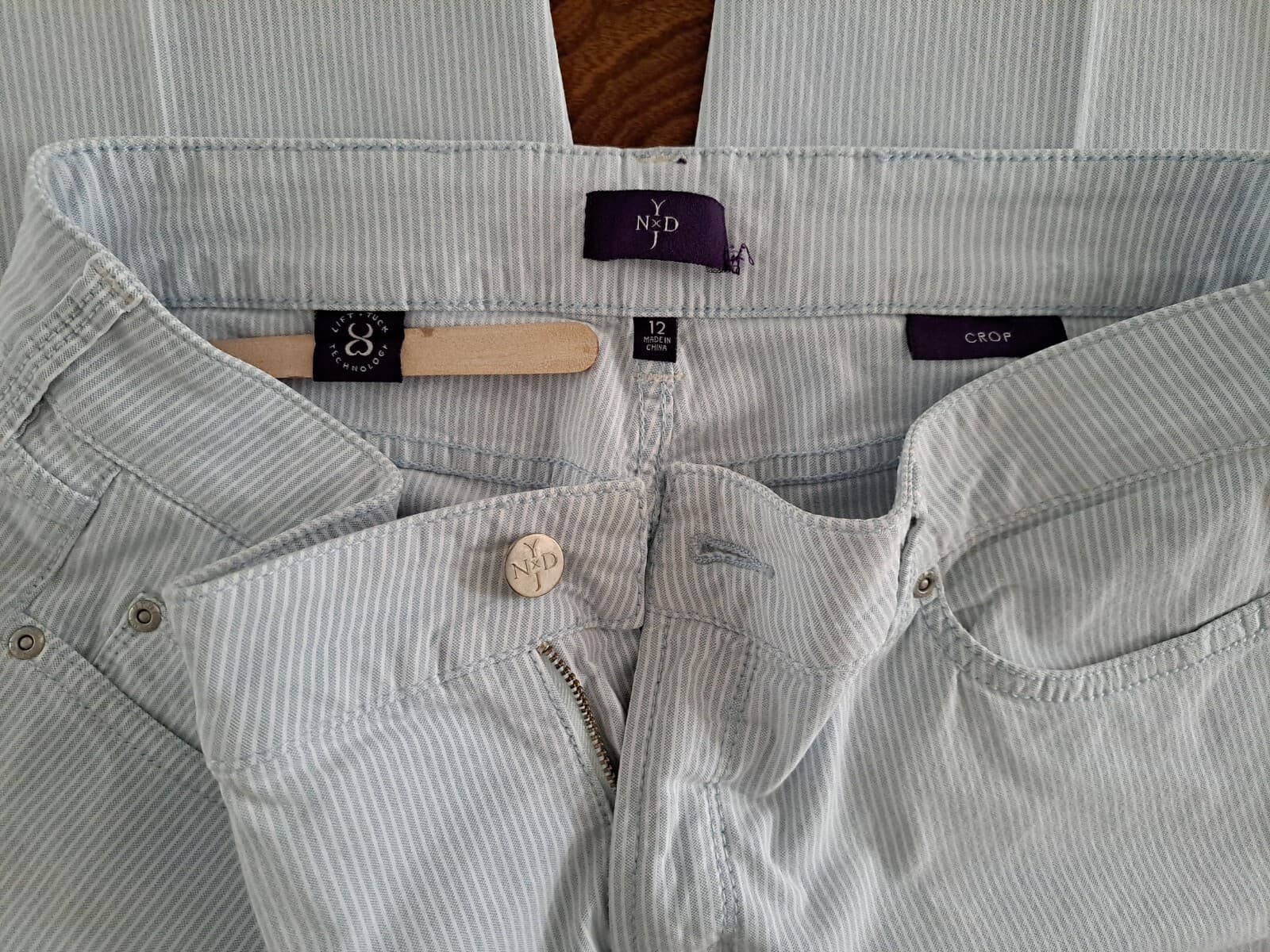 NYDJ Chloe Lift Tuck Capri Crop 5 Pocket Jean Light Blue Railroad Stripe Sz 12 - Thumbnail 2