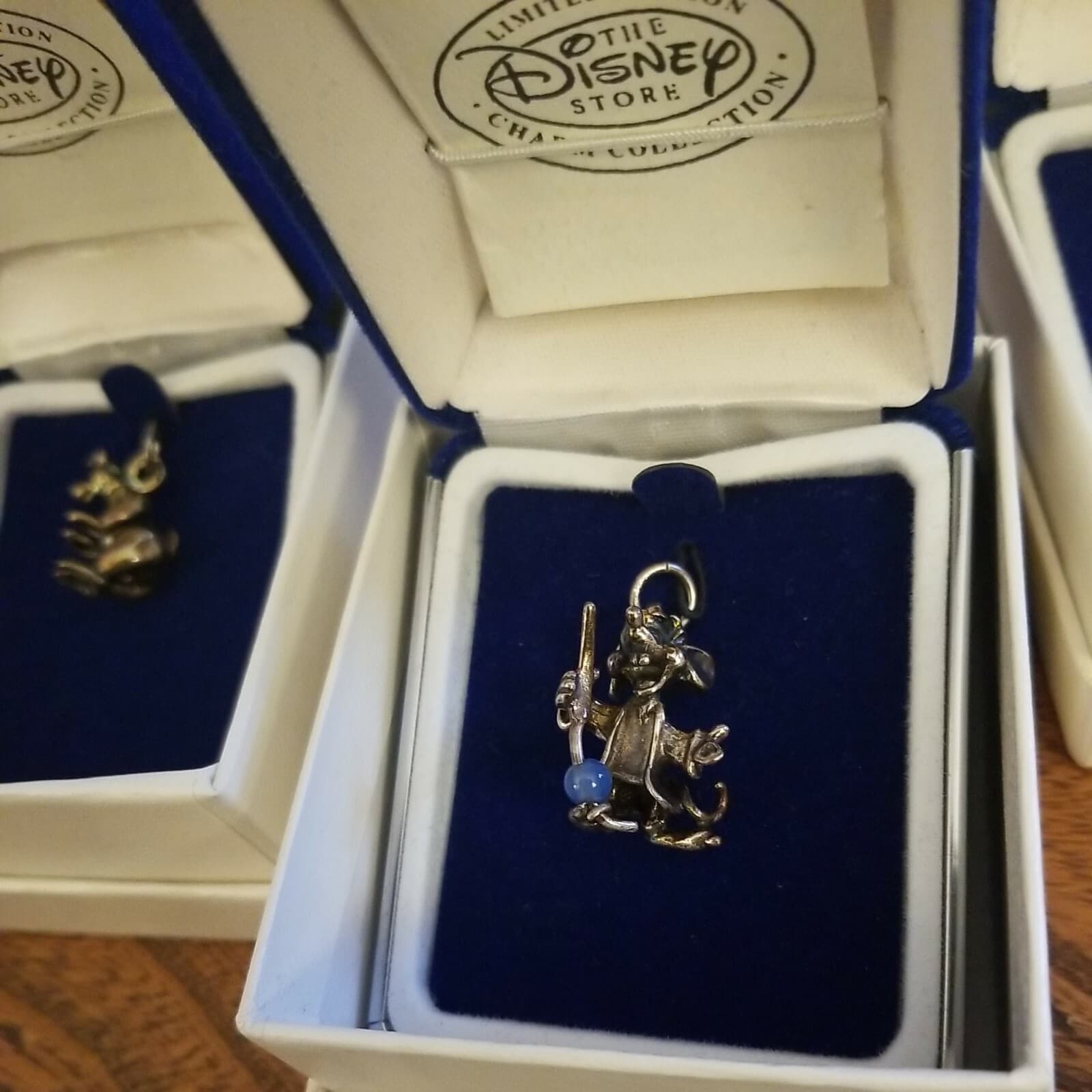 Disney Store Sterling Silver Charm Bracelet Limited Edition 6 FRIENDS CHARMS NIB - Thumbnail 5