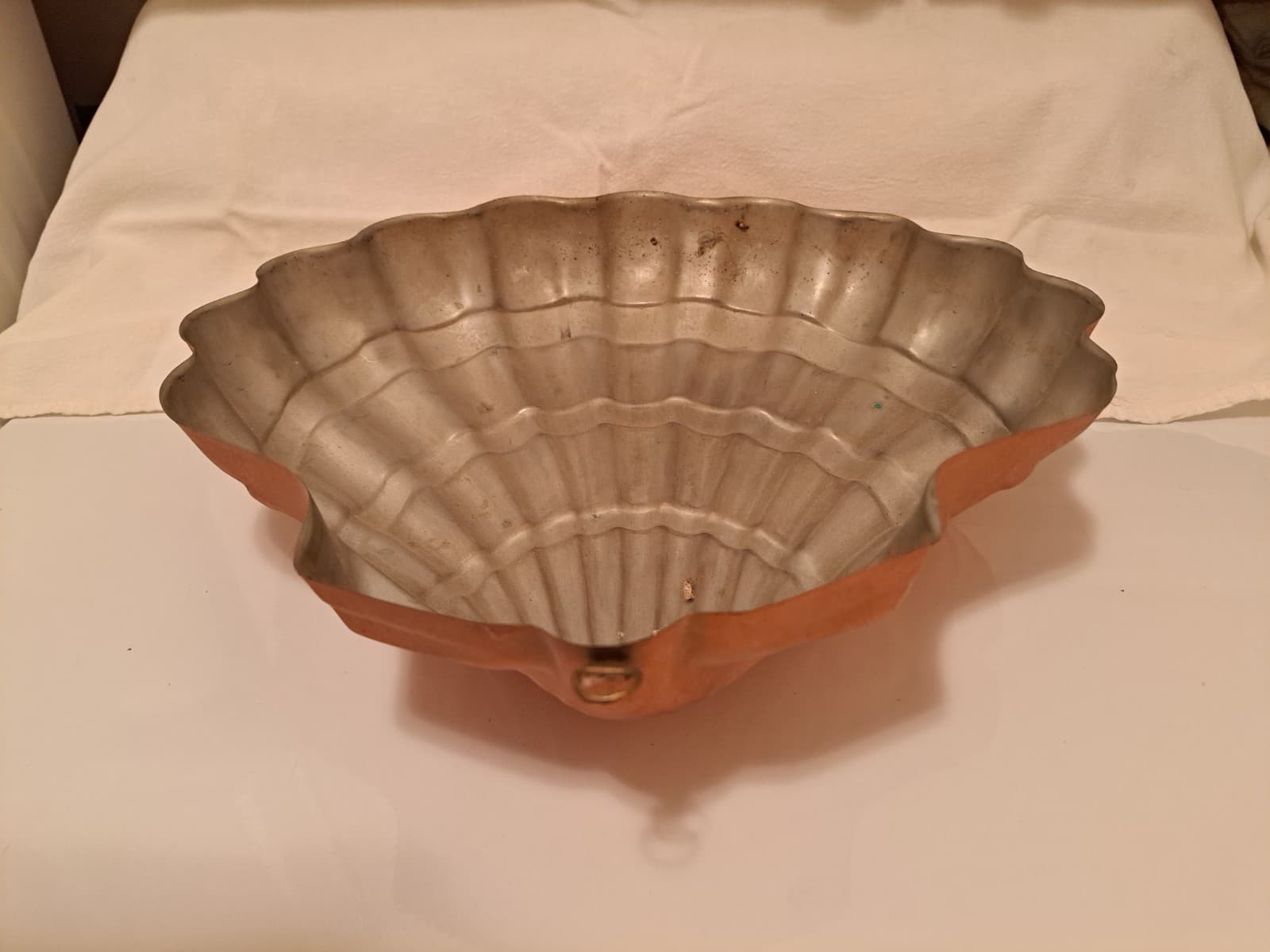 Large Scallop Clam Sea Shell Copper Mold Pan With Brass Hanger Ring 12" - Thumbnail 6