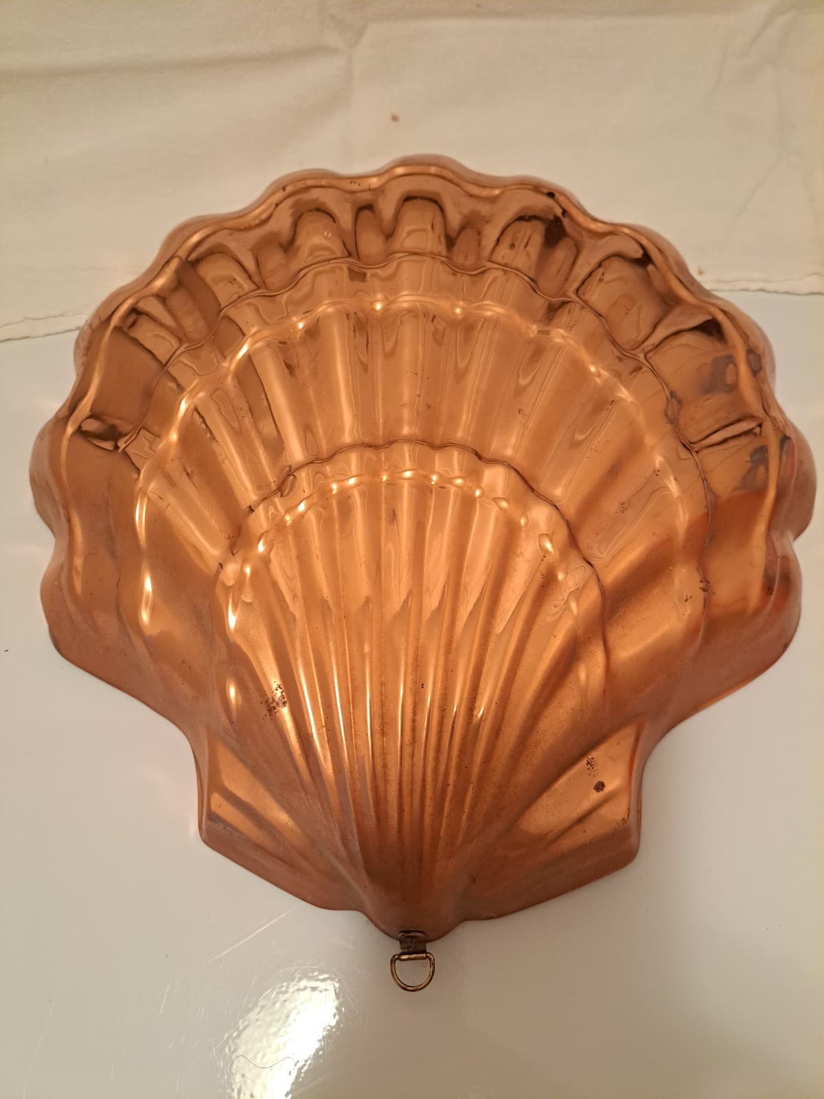 Large Scallop Clam Sea Shell Copper Mold Pan With Brass Hanger Ring 12" - Thumbnail 4