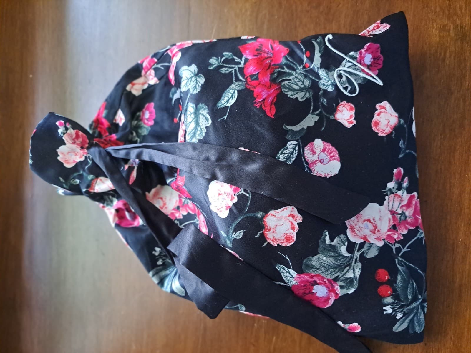 Victoria’s Secret Satin Roses & Faux Fur Black Slippers w/Travel Bag L 8-9 - Thumbnail 7