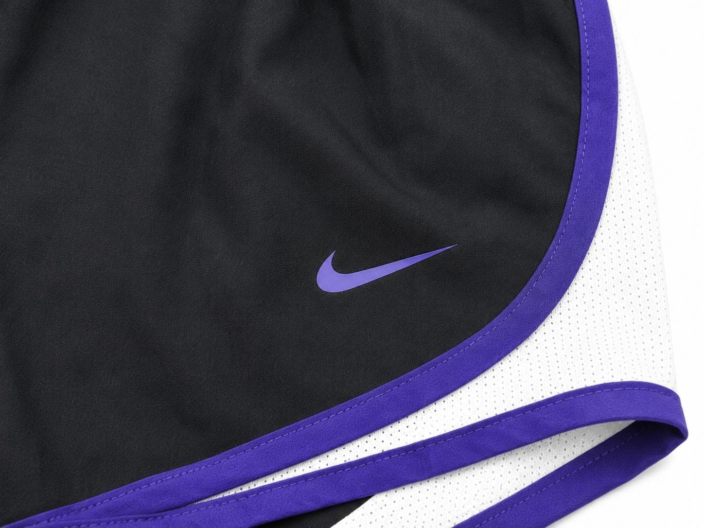Nike Women's Washington Huskies Dri-Fit Tempo Shorts Black Large $50 Value - Thumbnail 8
