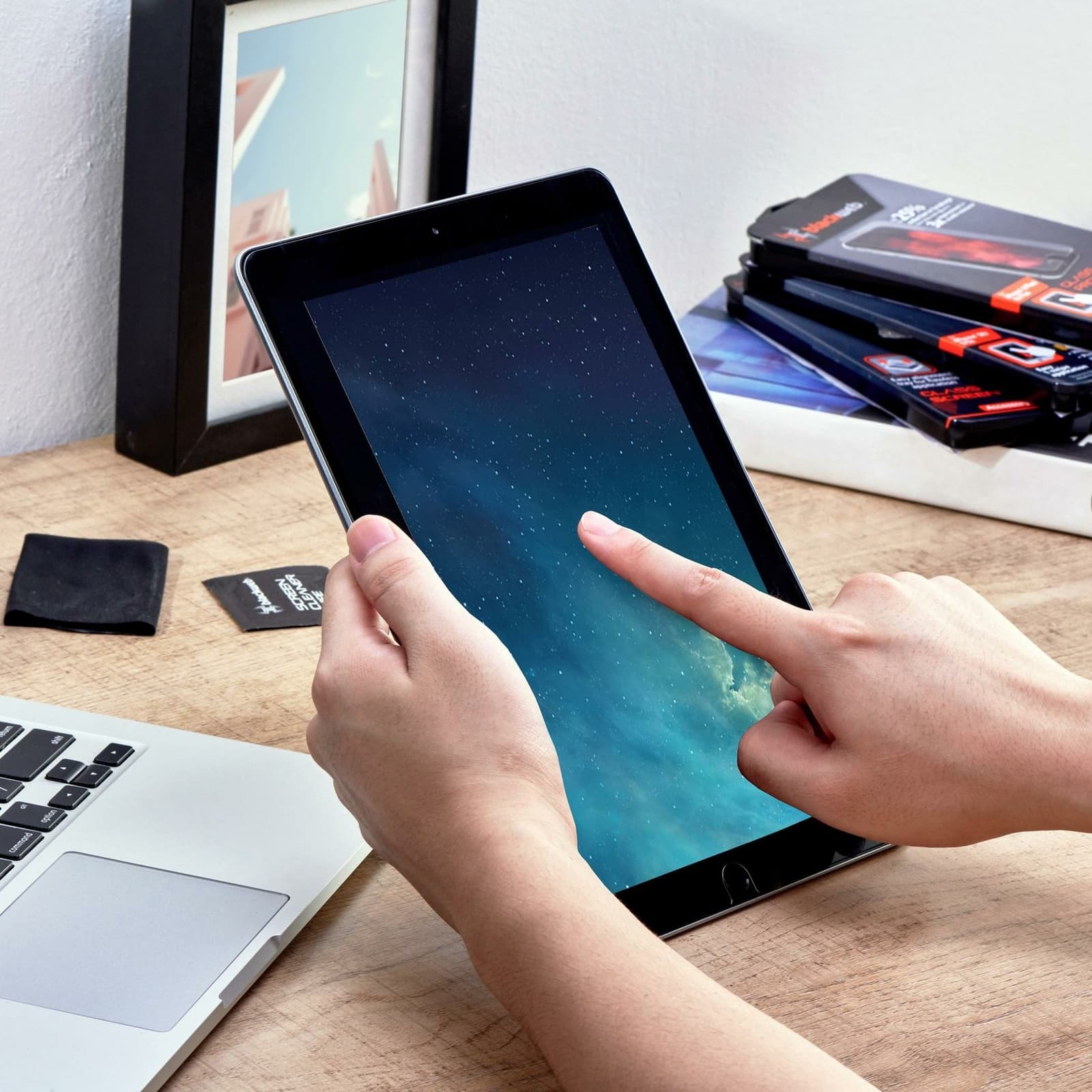 BlackWeb iPad Pro 10.5 Glass Screen Protector Accessory Glass 2 by Corning - Thumbnail 5