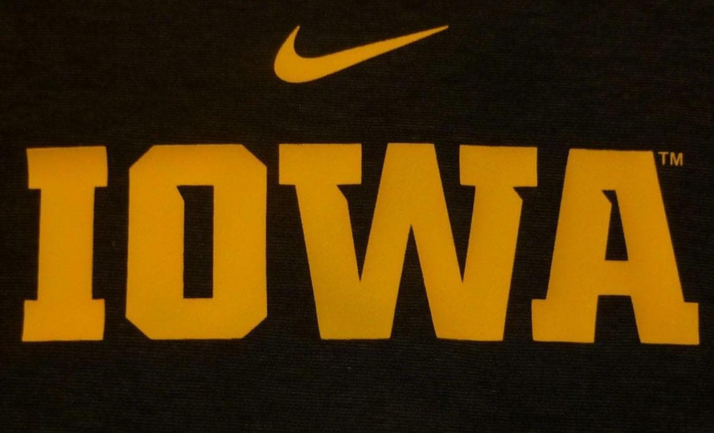 Nike Men's Iowa Hawkeyes Dri-Fit Sideline Player Top Black Medium $70 Value - Thumbnail 2