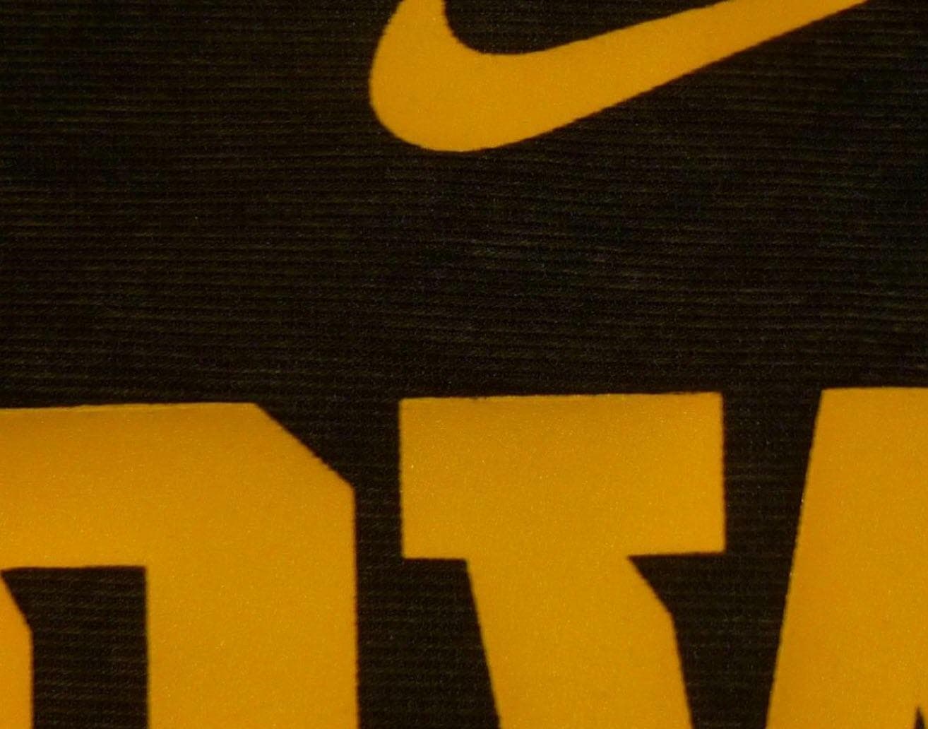 Nike Men's Iowa Hawkeyes Dri-Fit Sideline Player Top Black Medium $70 Value - Thumbnail 3
