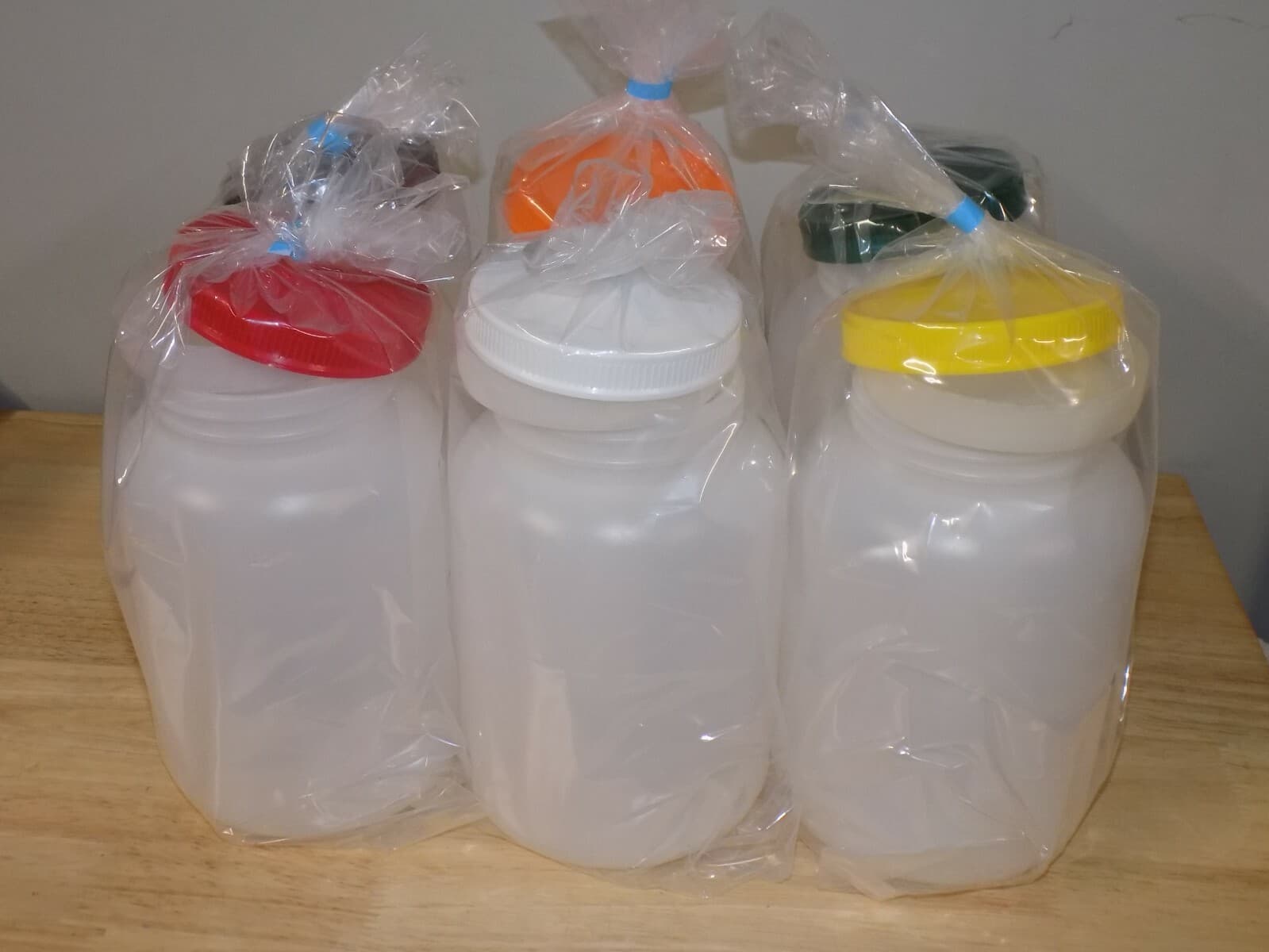 Carlisle PS701B00 Complete Stor 'N Pour 1/2 Gallon 64oz Assorted 6PK Containers - Thumbnail 8