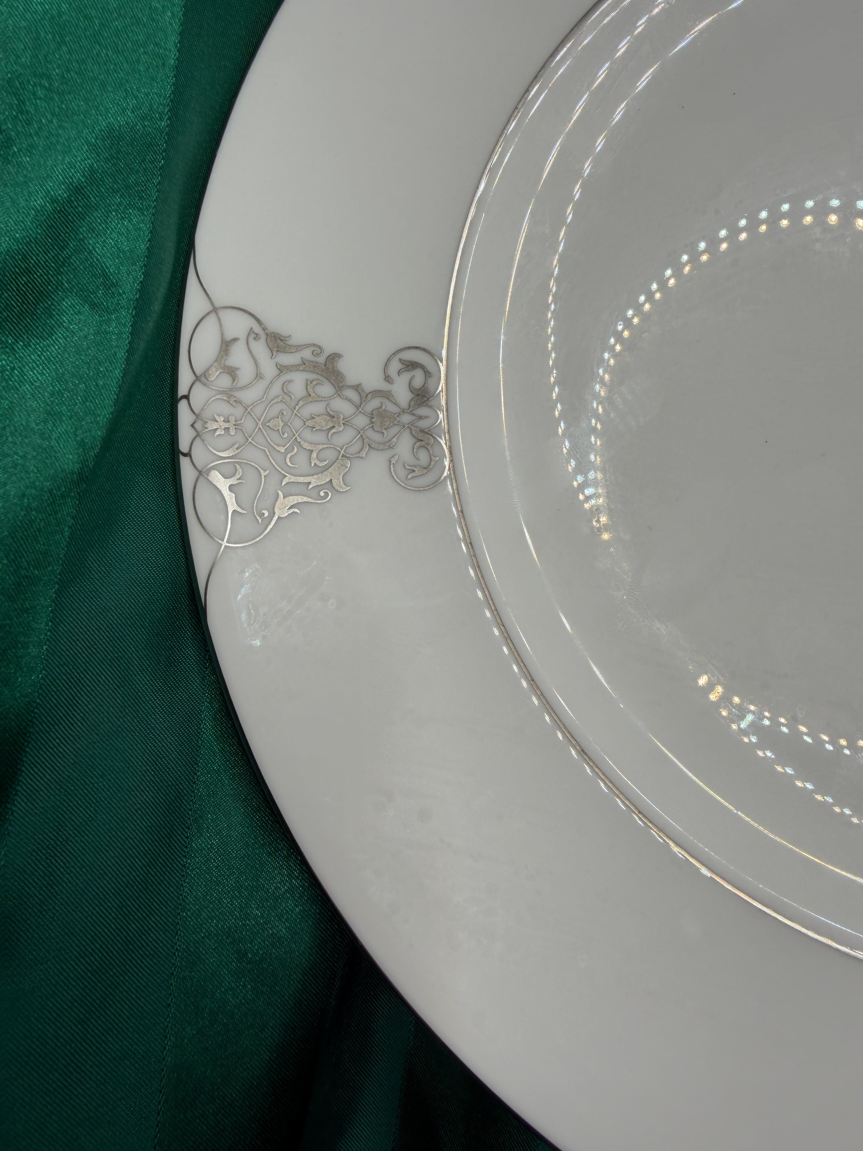 Vera Wang Wedgwood Imperial Scroll Plate Set - 2 Dinner & 2 Salad - Thumbnail 3