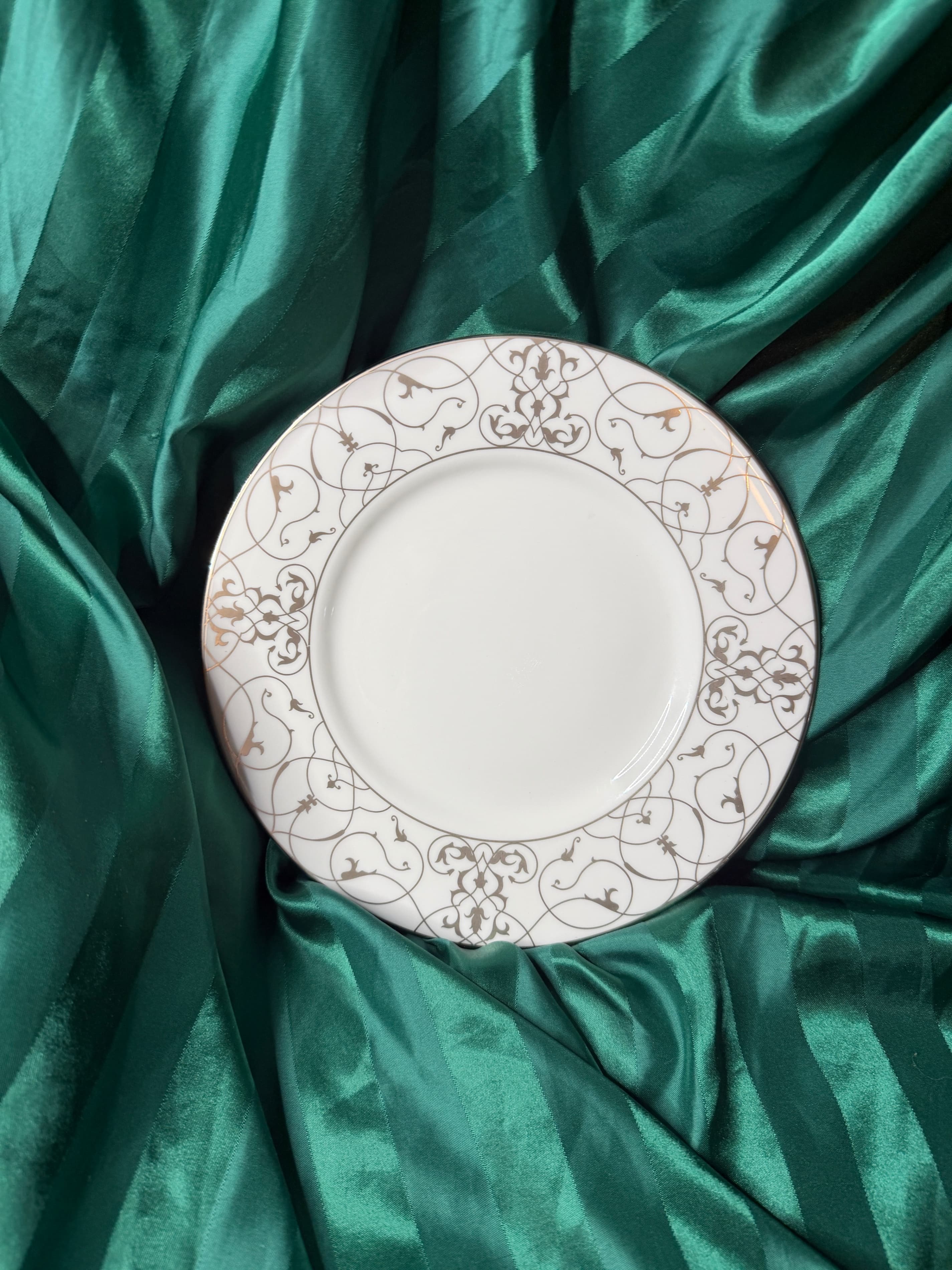 Vera Wang Wedgwood Imperial Scroll Plate Set - 2 Dinner & 2 Salad - Thumbnail 2