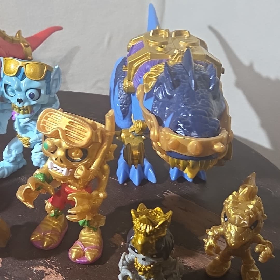 Large Lot of Treasure X Action Figures Aliens Monsters And Accessories - Thumbnail 6