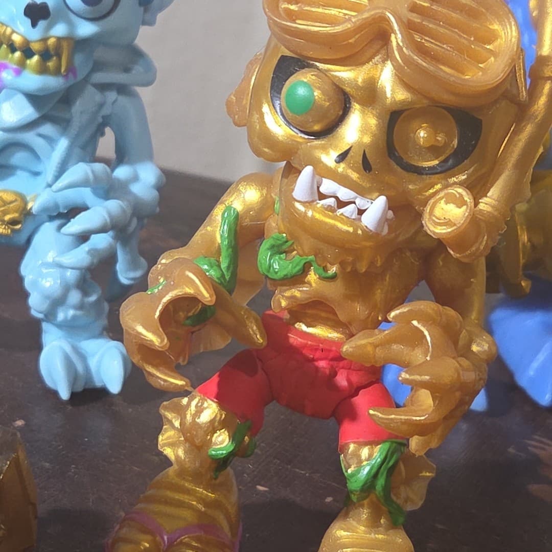 Large Lot of Treasure X Action Figures Aliens Monsters And Accessories - Thumbnail 9