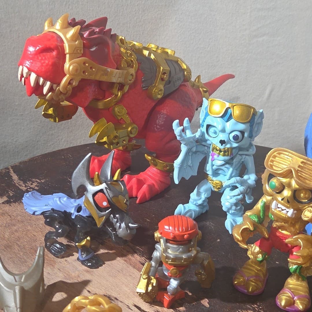 Large Lot of Treasure X Action Figures Aliens Monsters And Accessories - Thumbnail 2