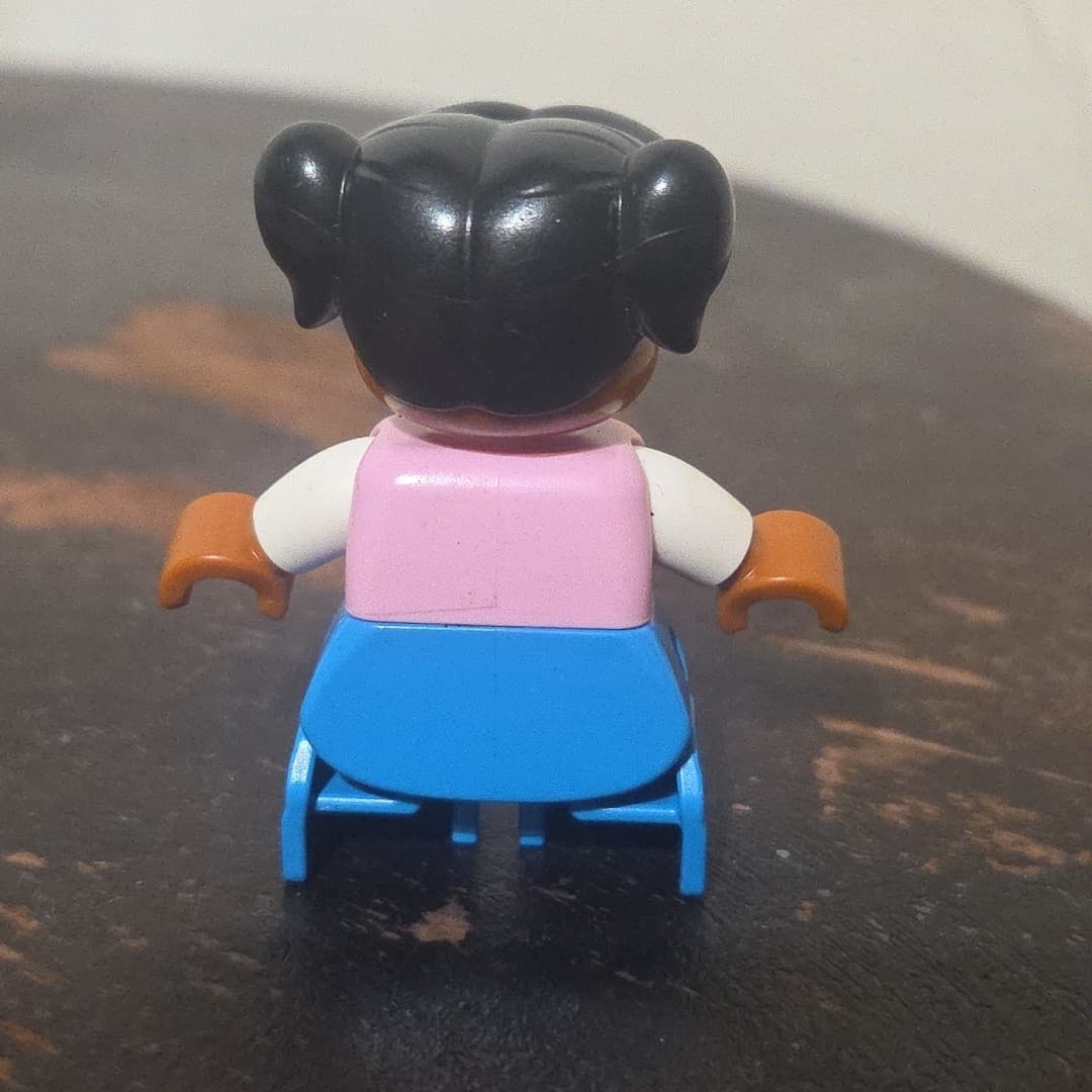 Lego Duplo African American Toddler Girl Daughter Blue Pants Figure - Thumbnail 2
