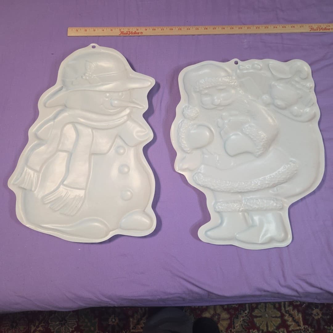 2 Vintage 20" Molded Plastic 3D Christmas Wall Decoration Santa Frosty - Thumbnail 4