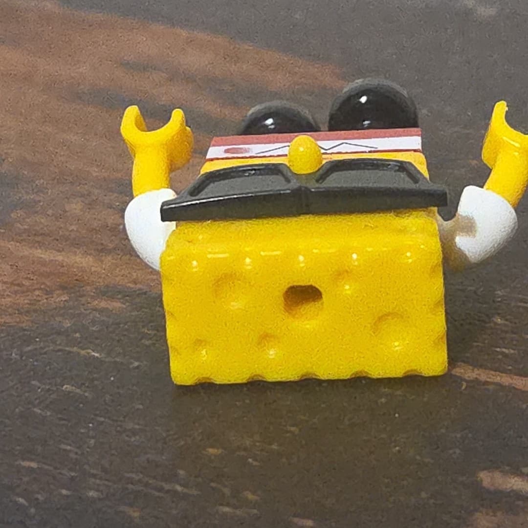 1.25" SPONGEBOB MINI FIGURE: FROM MEGA CONSTRUX BEACH RESORT- 2014 - Thumbnail 9