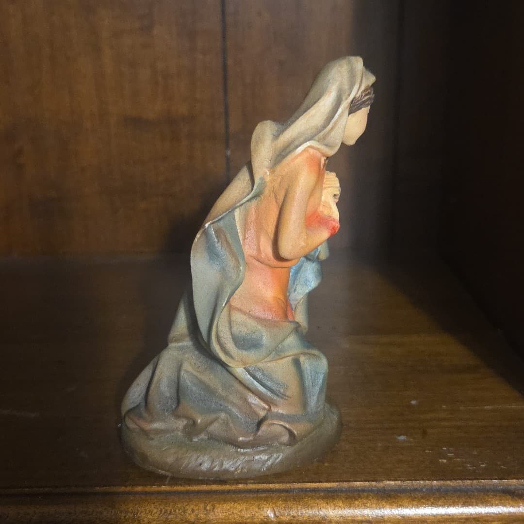 VINTAGE NATIVITY KNEELING Virgin MARY FIGURE CHRISTMAS Resin Figurine - Thumbnail 4