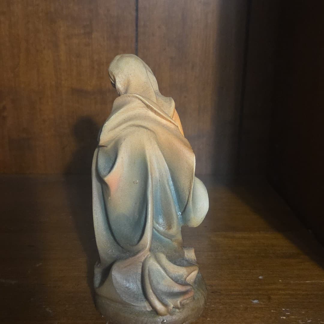 VINTAGE NATIVITY KNEELING Virgin MARY FIGURE CHRISTMAS Resin Figurine - Thumbnail 3