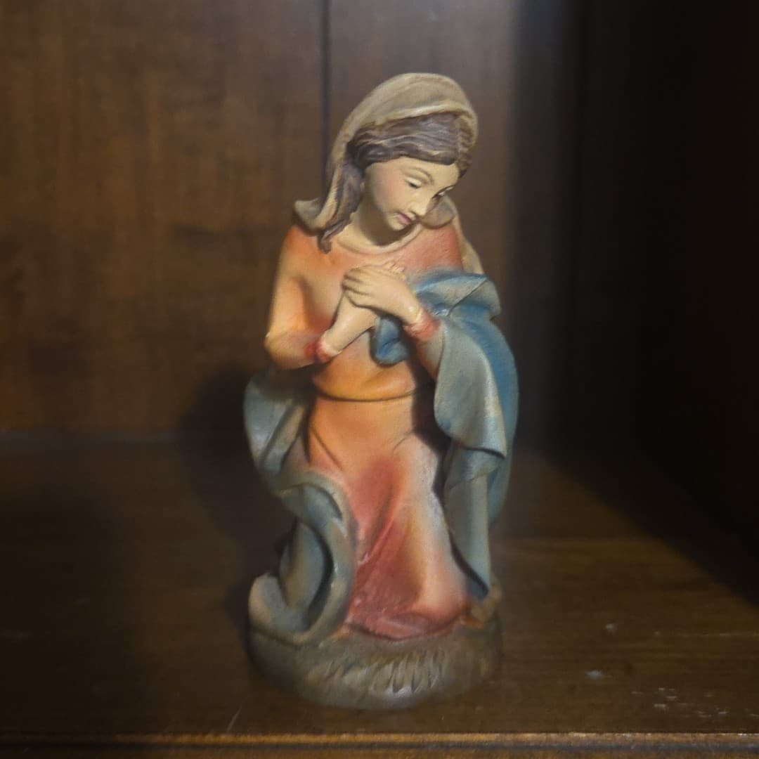 VINTAGE NATIVITY KNEELING Virgin MARY FIGURE CHRISTMAS Resin Figurine - Thumbnail 5