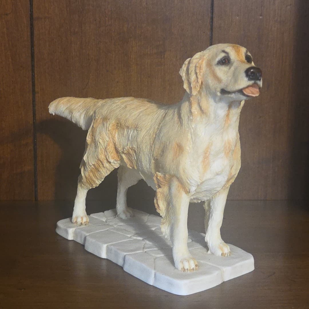Golden Retriever Standing Dog Figurine Sherratt Simpson