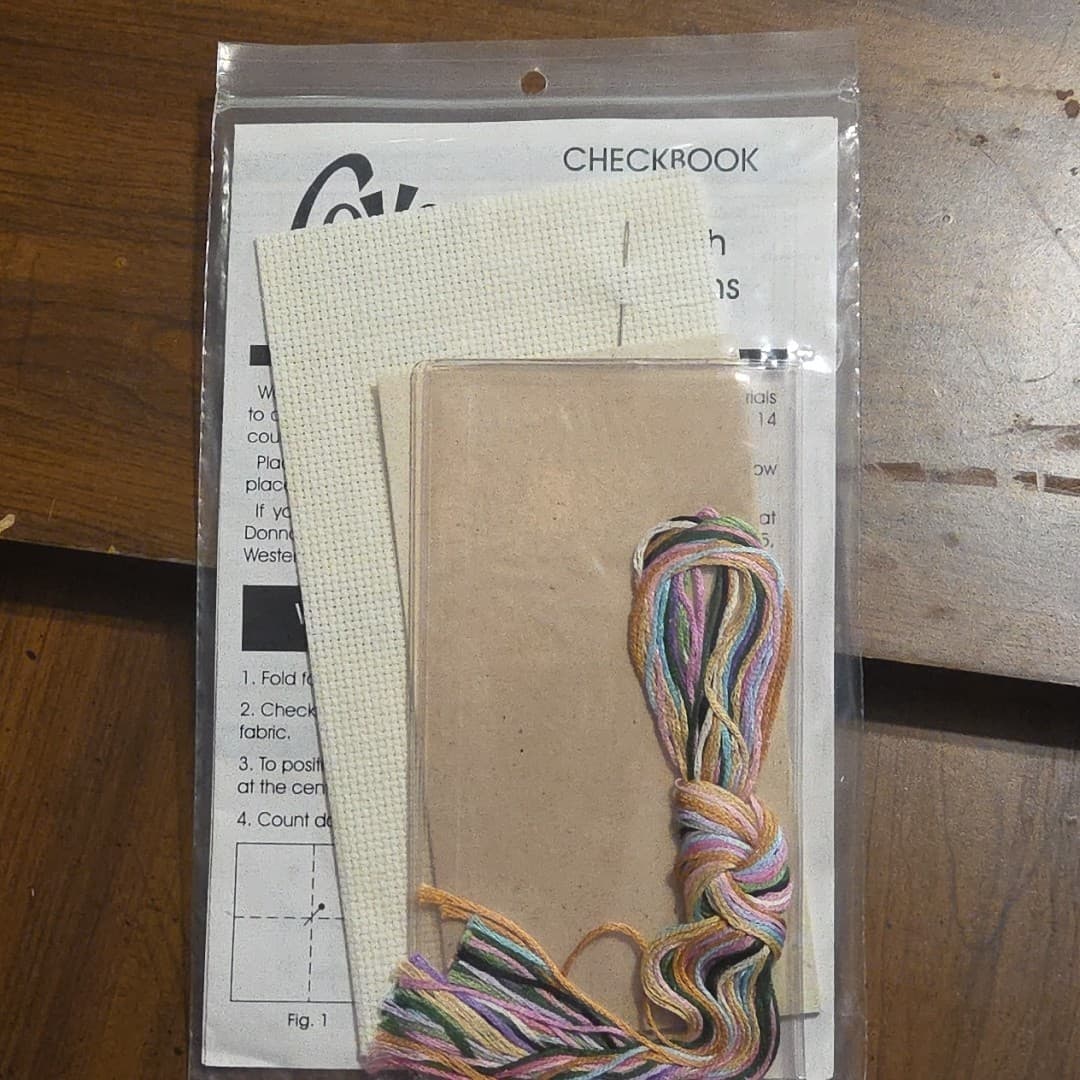 Donna Gallagher Counted Cross Stitch Kit Checkbook Cover BEARS Runnin On Empty - Thumbnail 7
