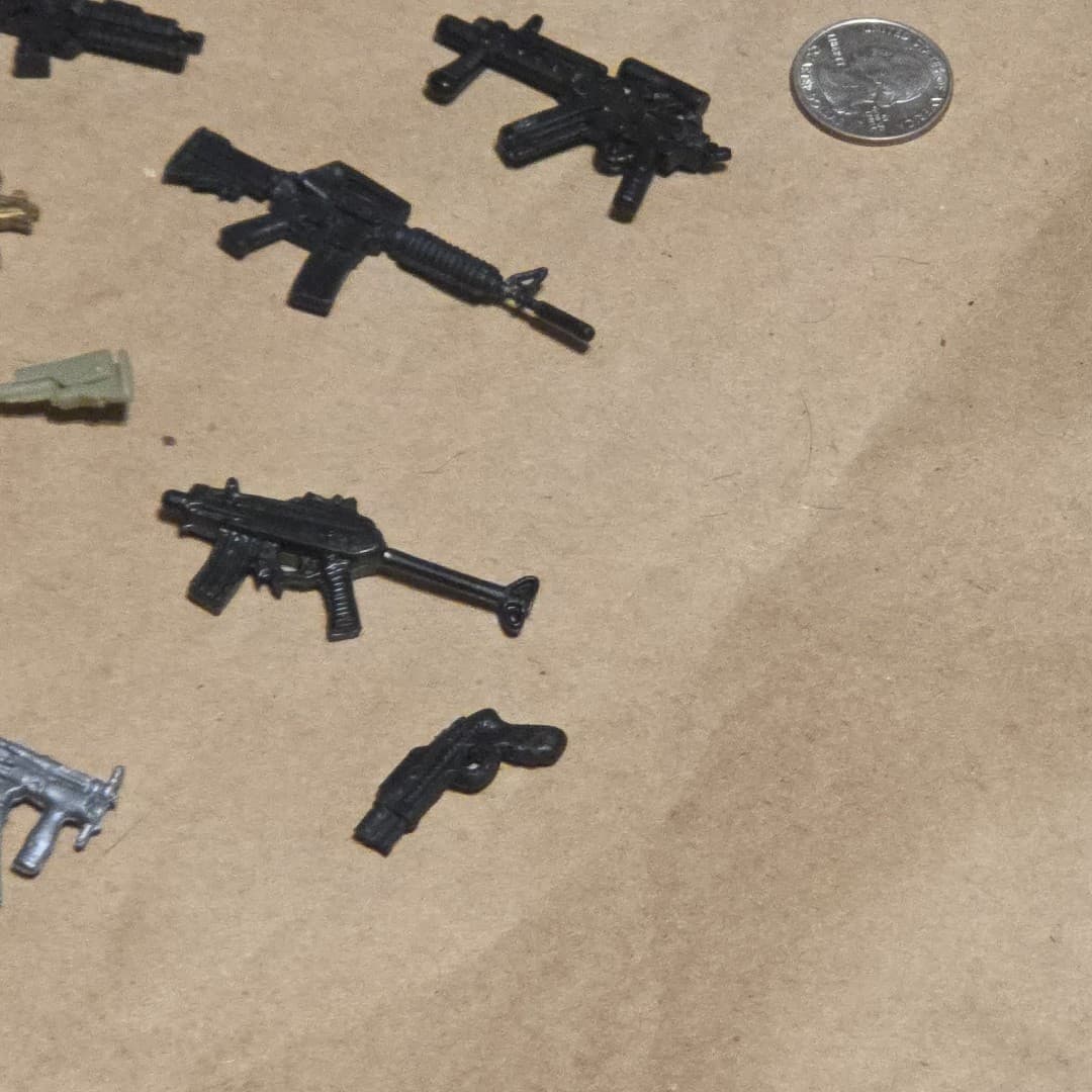 ACTION FIGURE ACCESSORIES LOT OF 38 TOY HAND GUNS RIFLES WEAPONS And More - Thumbnail 10
