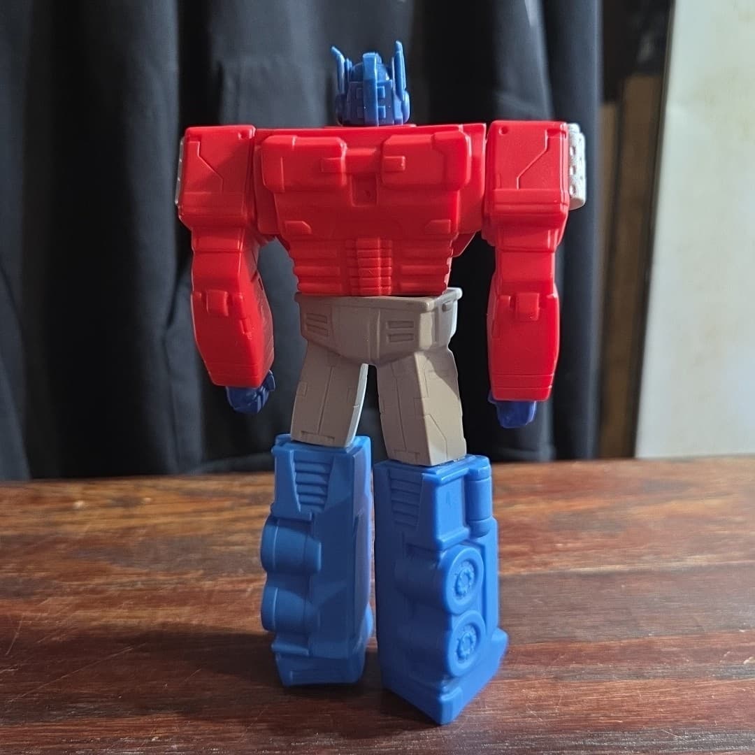 Transformers - 2013 Exclusive Titan Guardians- Optimus Prime Action Figure - Thumbnail 2