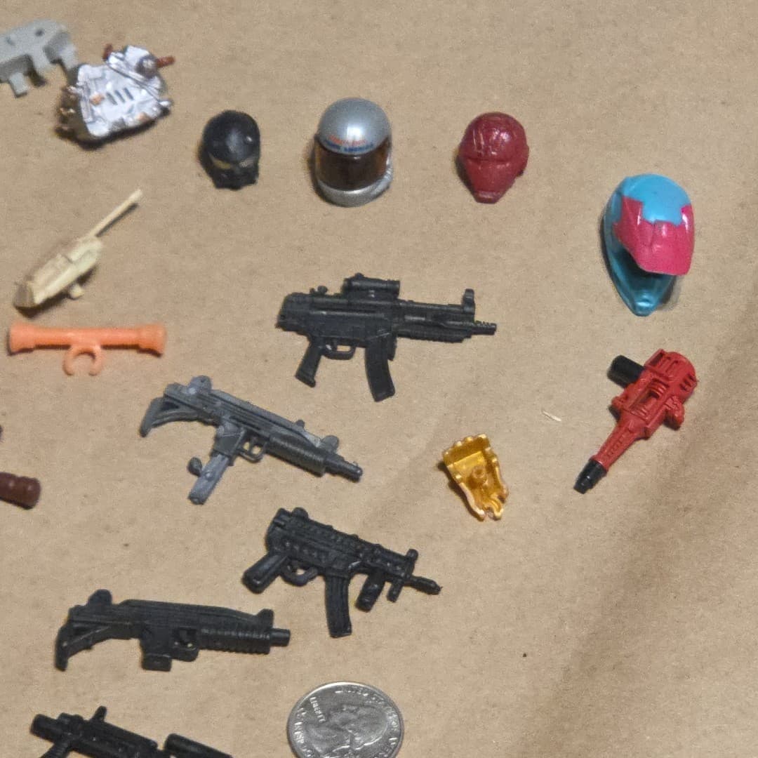 ACTION FIGURE ACCESSORIES LOT OF 38 TOY HAND GUNS RIFLES WEAPONS And More - Thumbnail 8