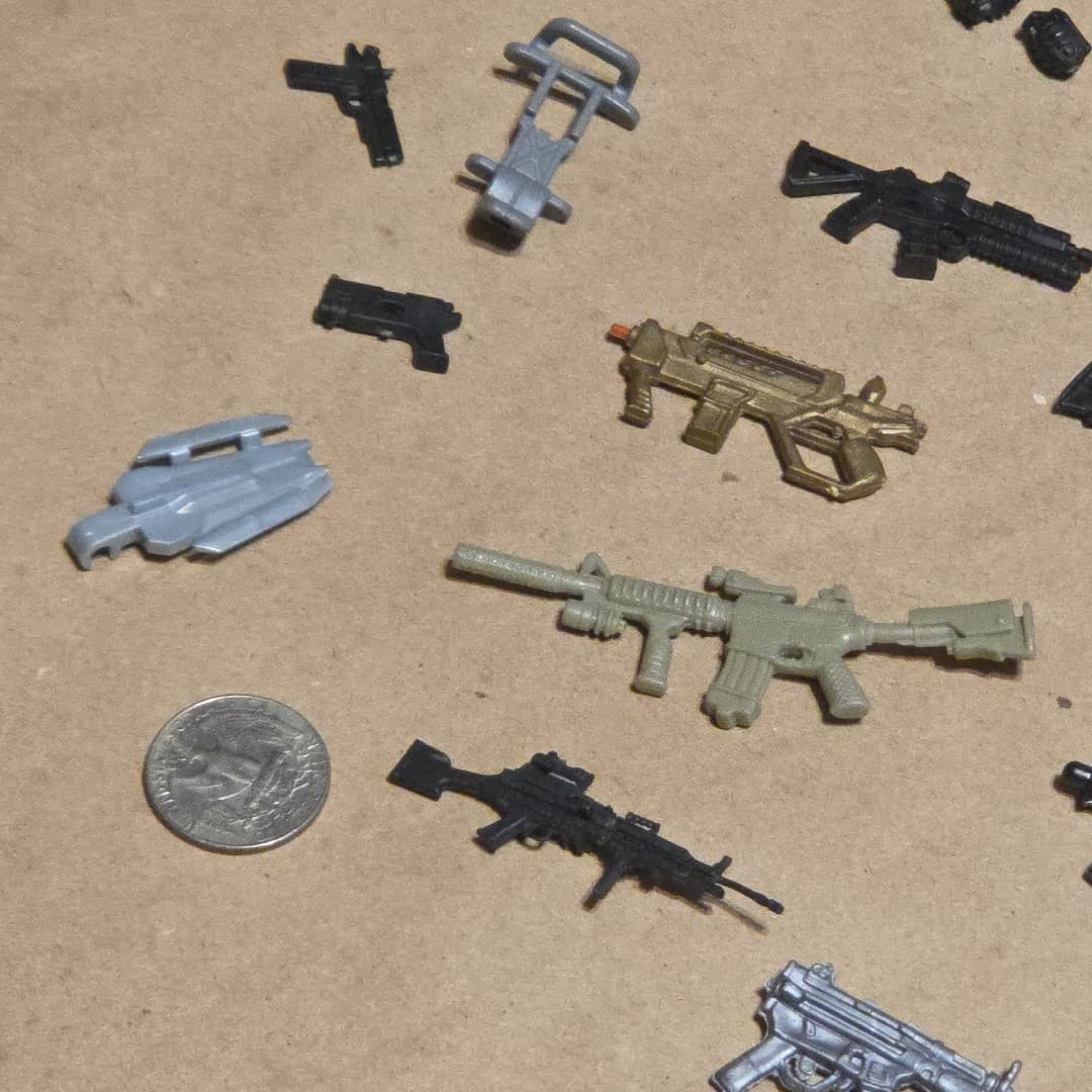 ACTION FIGURE ACCESSORIES LOT OF 38 TOY HAND GUNS RIFLES WEAPONS And More - Thumbnail 4
