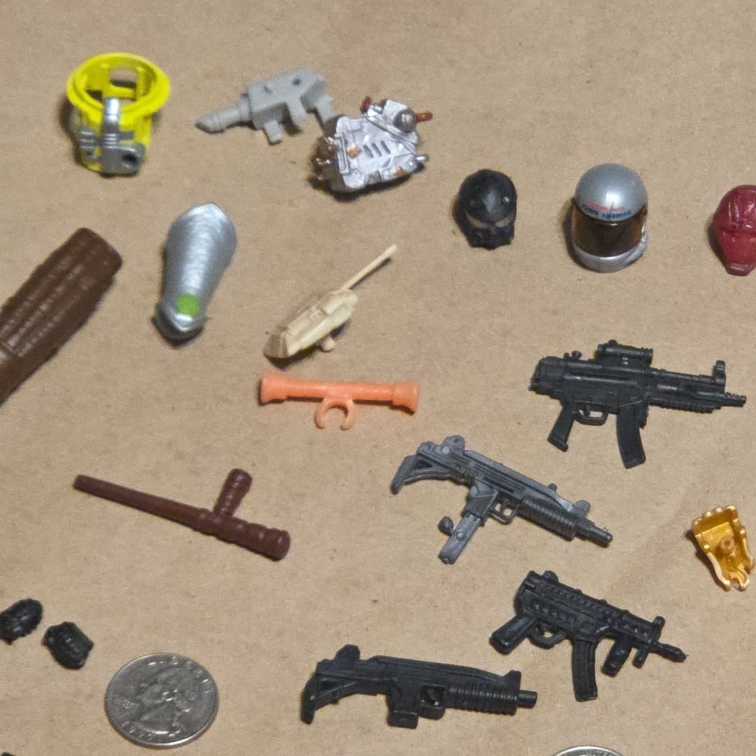 ACTION FIGURE ACCESSORIES LOT OF 38 TOY HAND GUNS RIFLES WEAPONS And More - Thumbnail 7