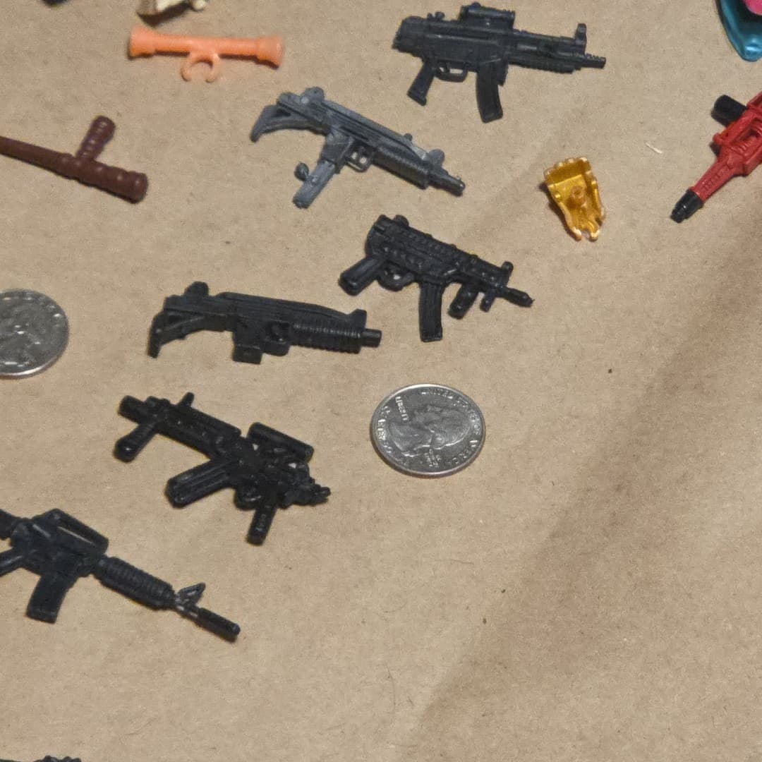 ACTION FIGURE ACCESSORIES LOT OF 38 TOY HAND GUNS RIFLES WEAPONS And More - Thumbnail 9