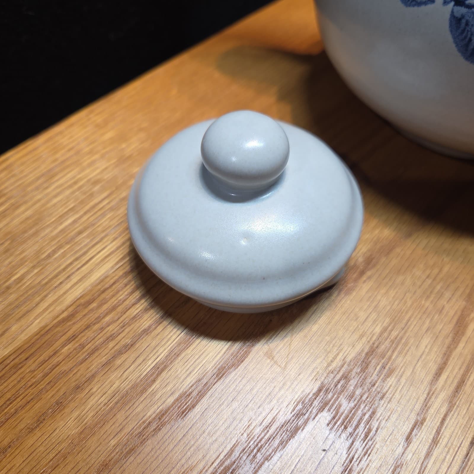 Pfaltzgraff Yorktowne Coffee Tea Pot & Lid Blue Floral Stoneware Vintage 8" USA - Thumbnail 4
