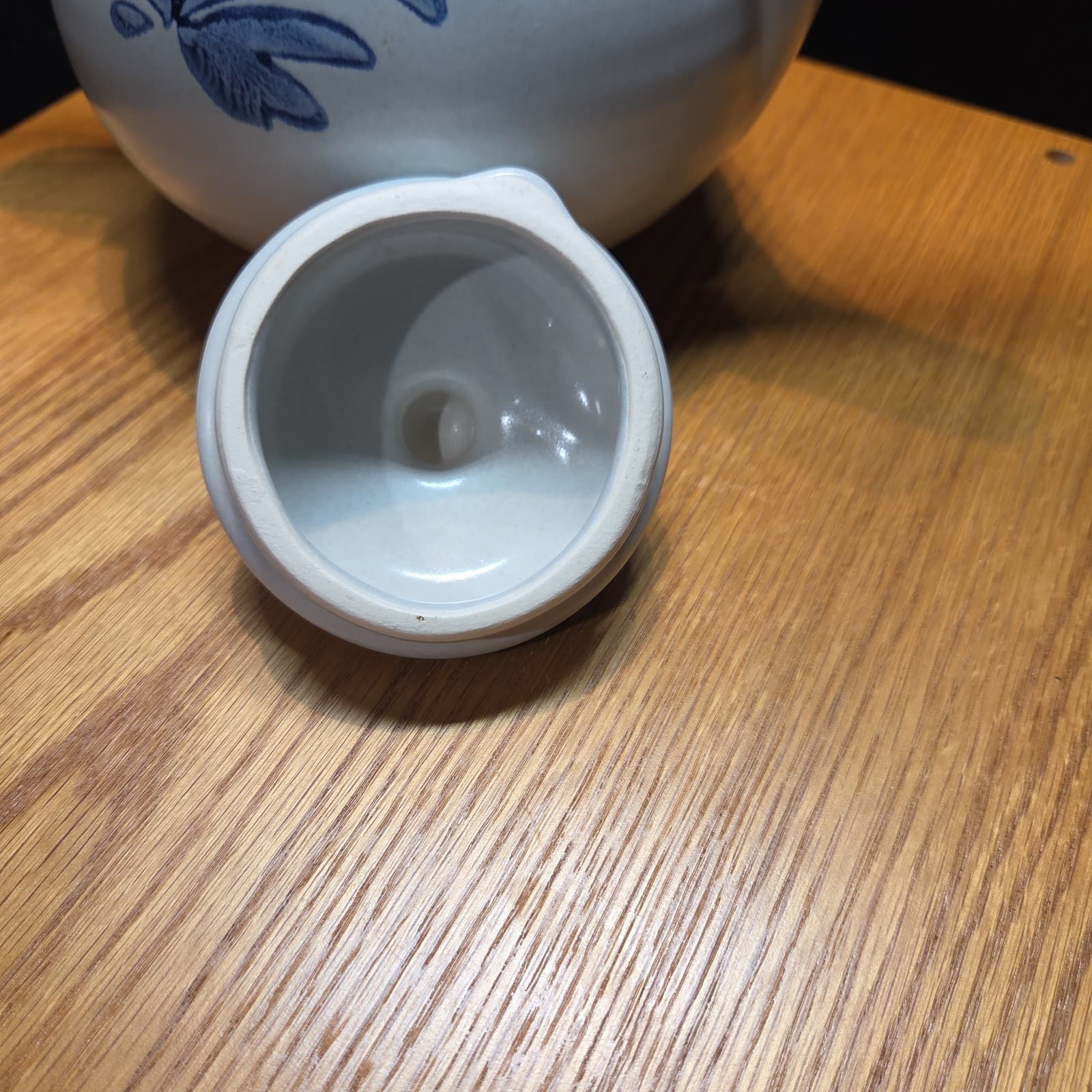 Pfaltzgraff Yorktowne Coffee Tea Pot & Lid Blue Floral Stoneware Vintage 8" USA - Thumbnail 5