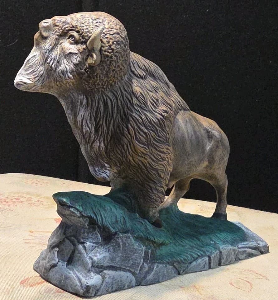 Vintage American Buffalo Porcelain Statue Figurine On A Rock Ledge Base 9' Model - Thumbnail 10