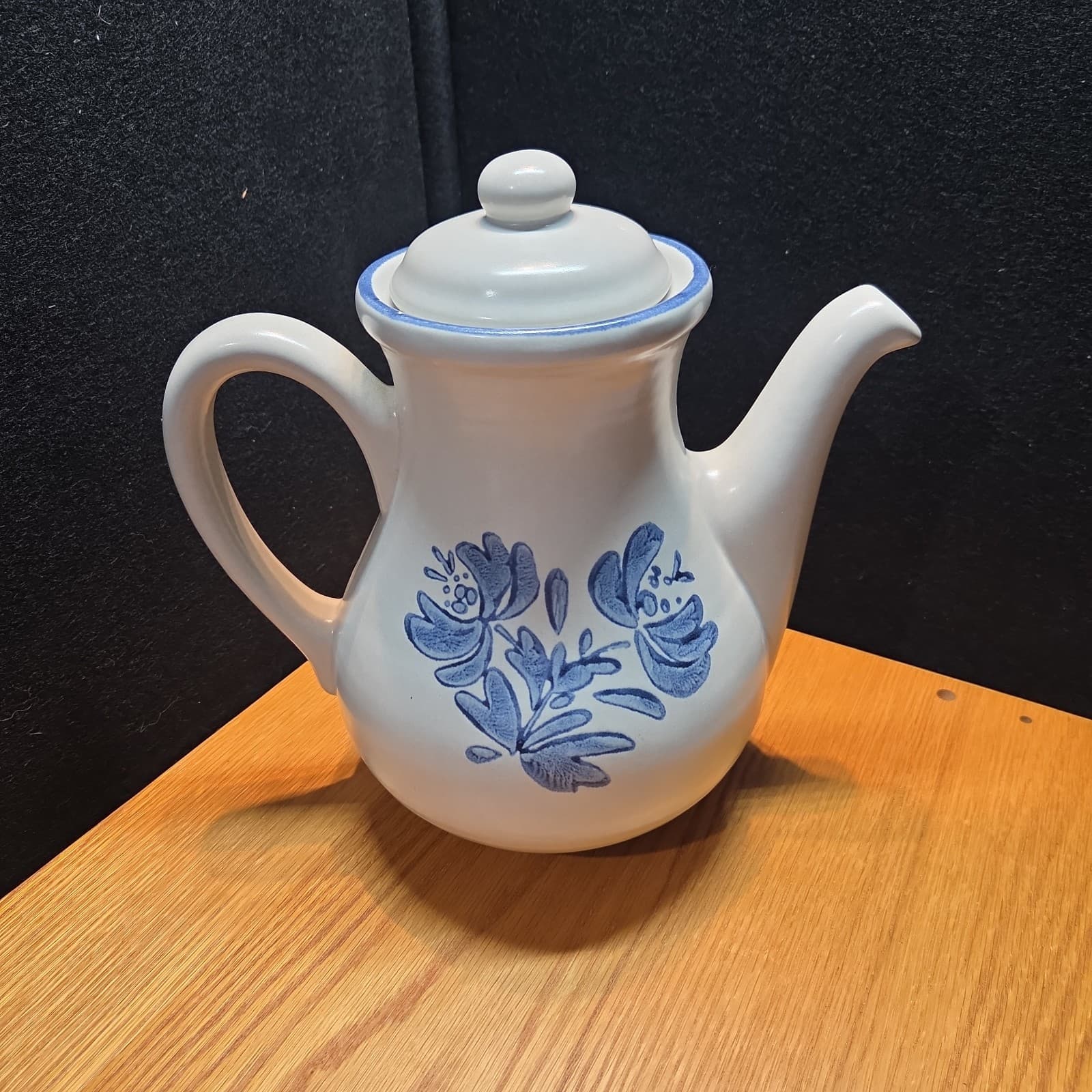 Pfaltzgraff Yorktowne Coffee Tea Pot & Lid Blue Floral Stoneware Vintage 8" USA - Thumbnail 2